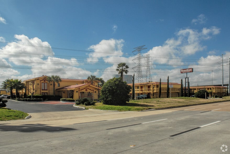 More Photos Of 6 N Sam Houston Pky E, Houston Hotel For Sale