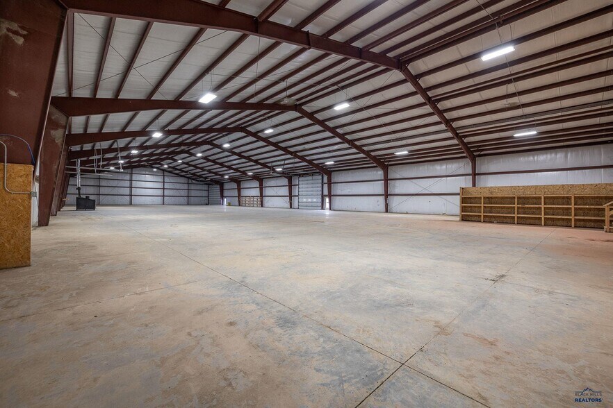 More Photos Of 27592 N 79 Hwy, Hot Springs Warehouse For Lease