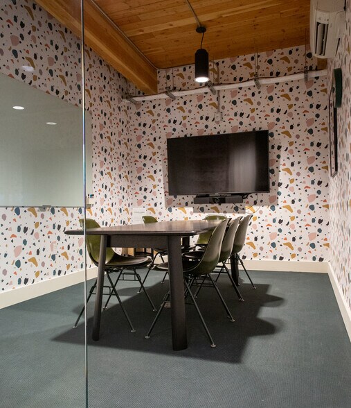 More Photos Of 1120 SE Madison St, Portland Coworking Space