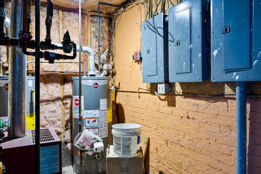 More Photos Of 403-409 N Pearl St, Albany Warehouse For Sale