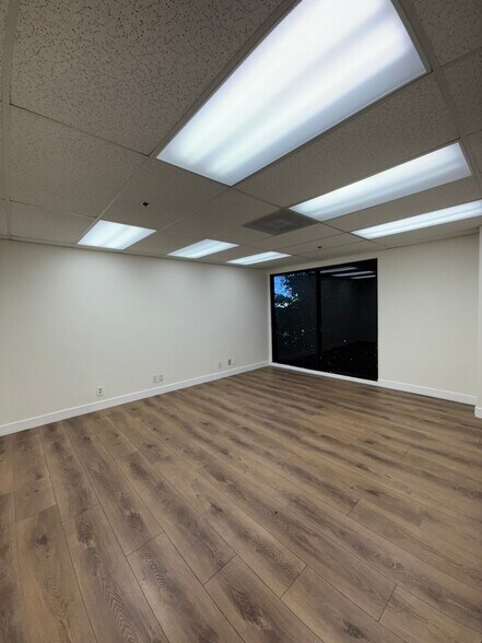 More Photos Of 2280 E Curry St, Long Beach Manufacturing For Lease