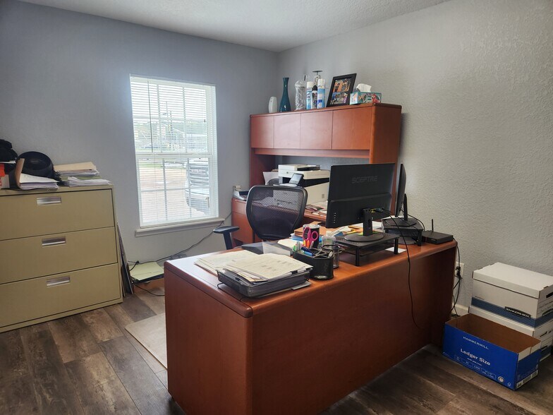 More Photos Of 1563 W Cherry St, Jesup Office For Sale