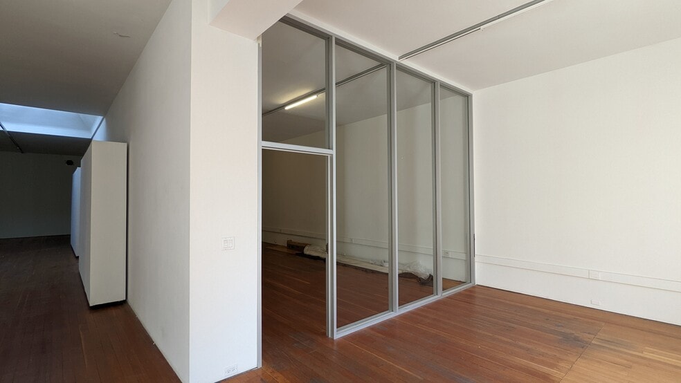More Photos Of 1011-1013 Market St, San Francisco Storefront Retail Office For Lease