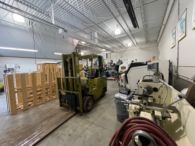 More Photos Of 640-654 Perkins Dr, Mukwonago Light Manufacturing For Sale