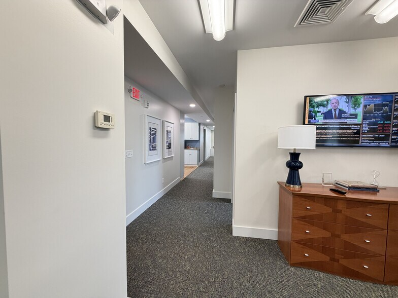 More Photos Of 90 Wall St, Madison Medical For Lease