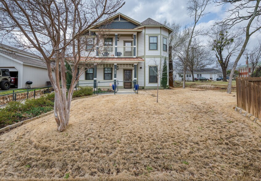 More Photos Of 210 E Church St, Weatherford Office Residential For Lease