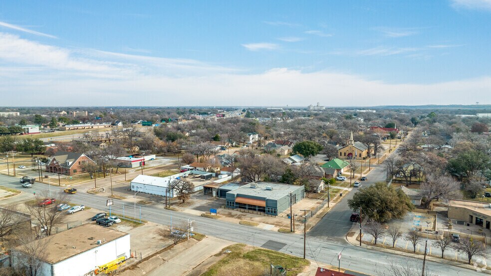 More Photos Of 113-117 S Sylvania Ave, Fort Worth Flex For Lease