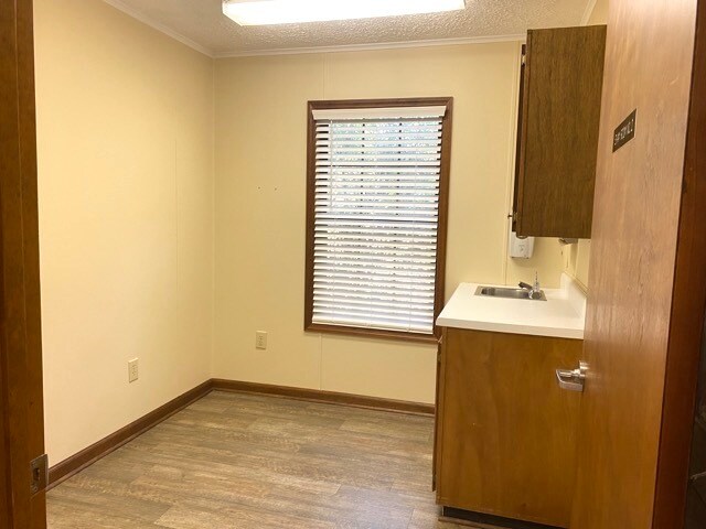 More Photos Of 503 S Railroad Ave, Twin City Medical For Lease