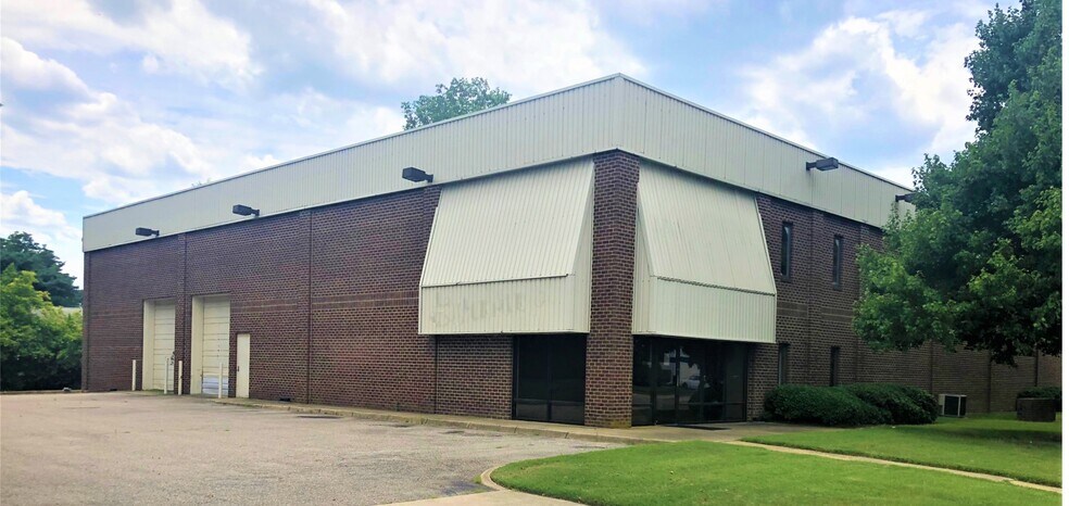 More Photos Of 5255 Henneman Dr, Norfolk Light Distribution For Lease