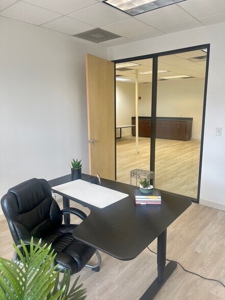 More Photos Of 4407 Bee Caves Rd, West Lake Hills Office For Lease