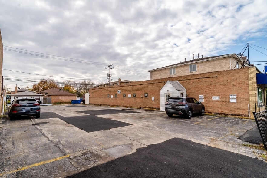 More Photos Of 6745 W 63rd St, Chicago Medical For Lease