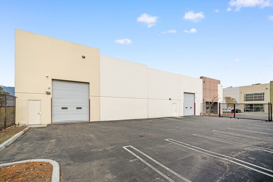 More Photos Of 14920 Hilton Dr, Fontana Warehouse For Sale