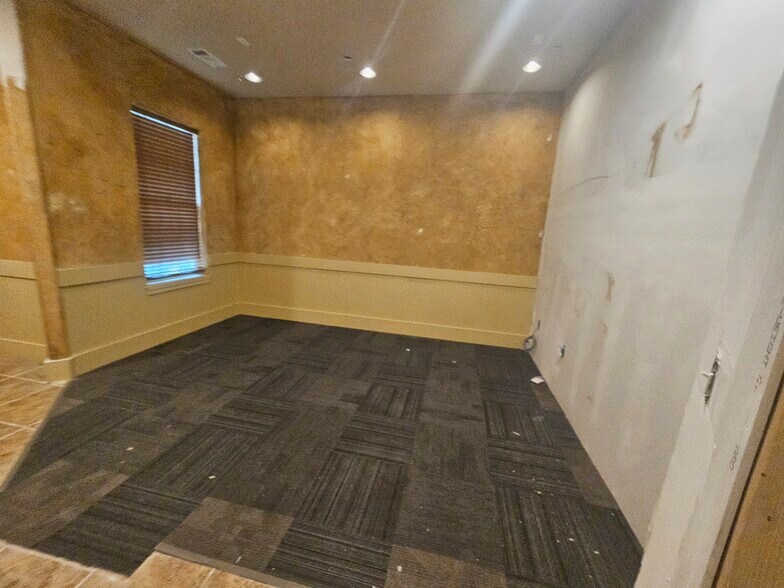 More Photos Of 89 Notch Shopping Center Ln, Branson West Freestanding For Lease