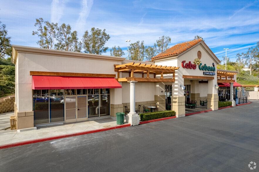 More Photos Of 25708-25712 The Old Rd, Valencia Restaurant For Lease