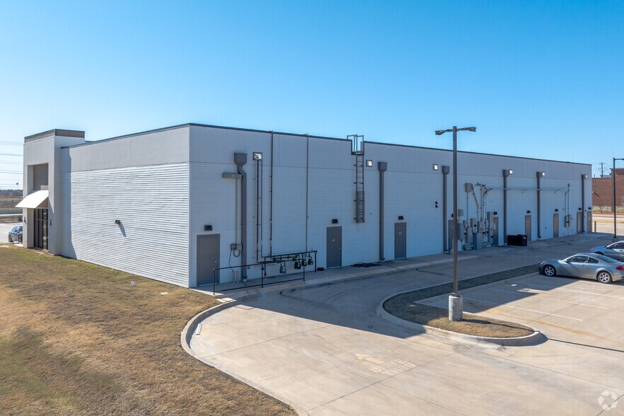 More Photos Of 26621 US Highway 380 E, Savannah General Retail For Lease