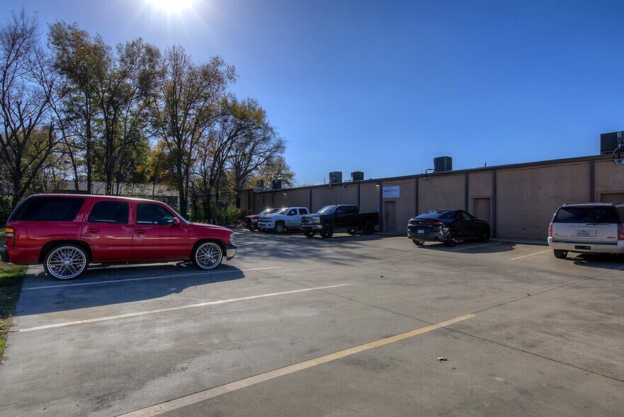 More Photos Of 400 Gilmer St, Sulphur Springs Storefront For Lease