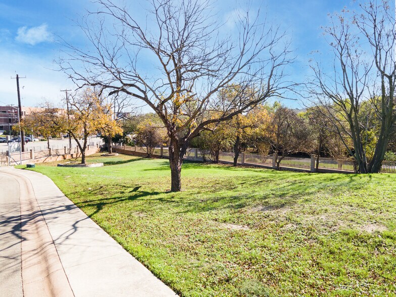 More Photos Of 5411 Fredericksburg Rd, San Antonio Land For Sale