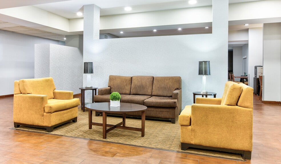 More Photos Of 615 City Center Way, Longview Hotel For Sale