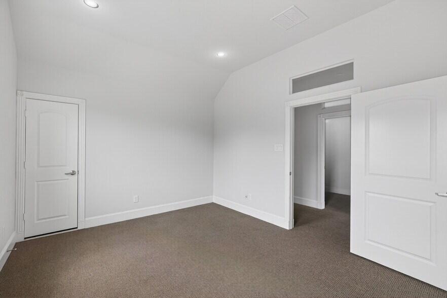 More Photos Of 25511 Budde Rd, The Woodlands Office For Sale