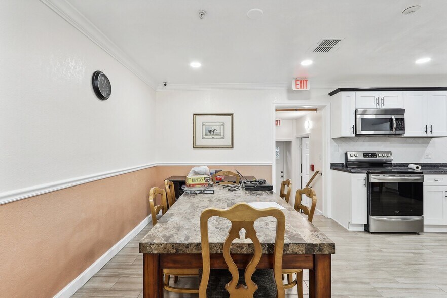 More Photos Of 201 Rosefield Ave, Leesburg Healthcare For Sale