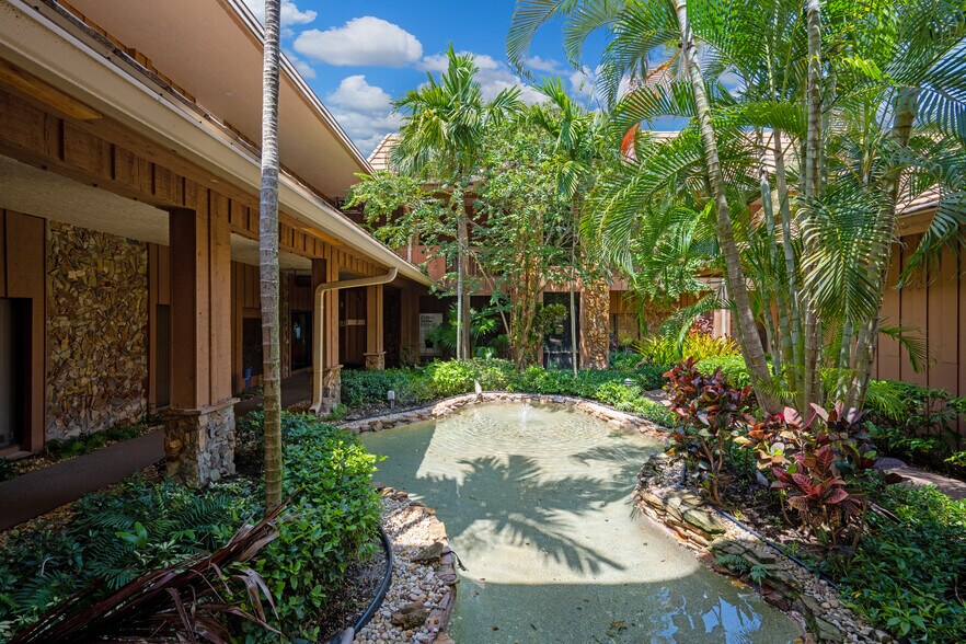 More Photos Of 7800 W Oakland Park Blvd, Sunrise Medical For Sale
