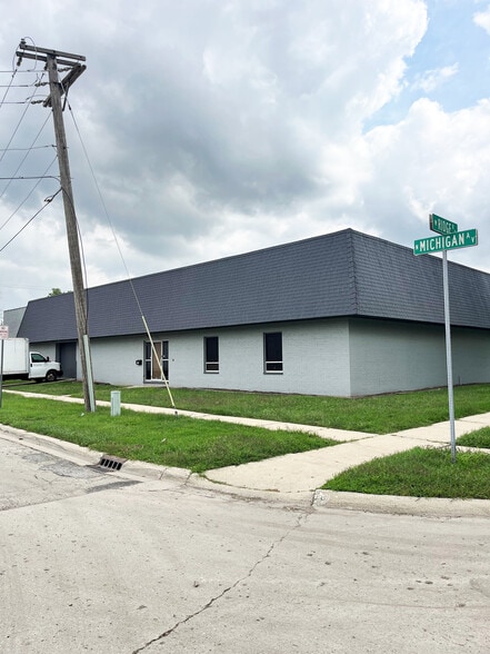 More Photos Of 200-220 W Ridge Rd, Villa Park Warehouse For Lease