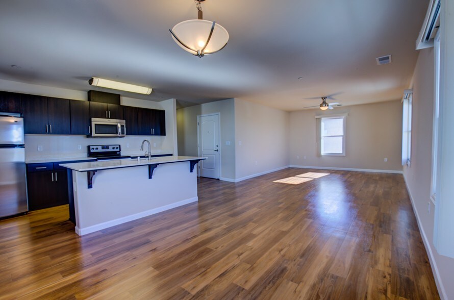 1636 Broadway St, Fresno, CA 93721 Apartments For Sale