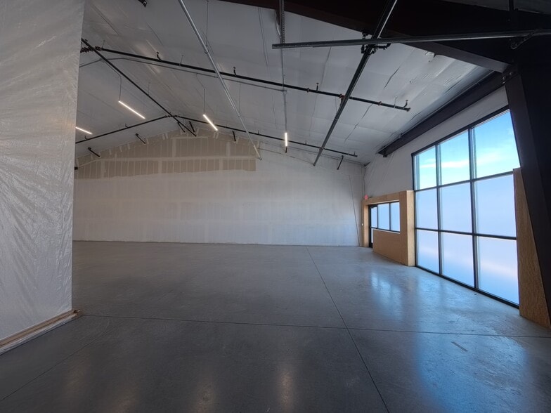 More Photos Of 2561 NE 4th St, Bend Warehouse For Lease
