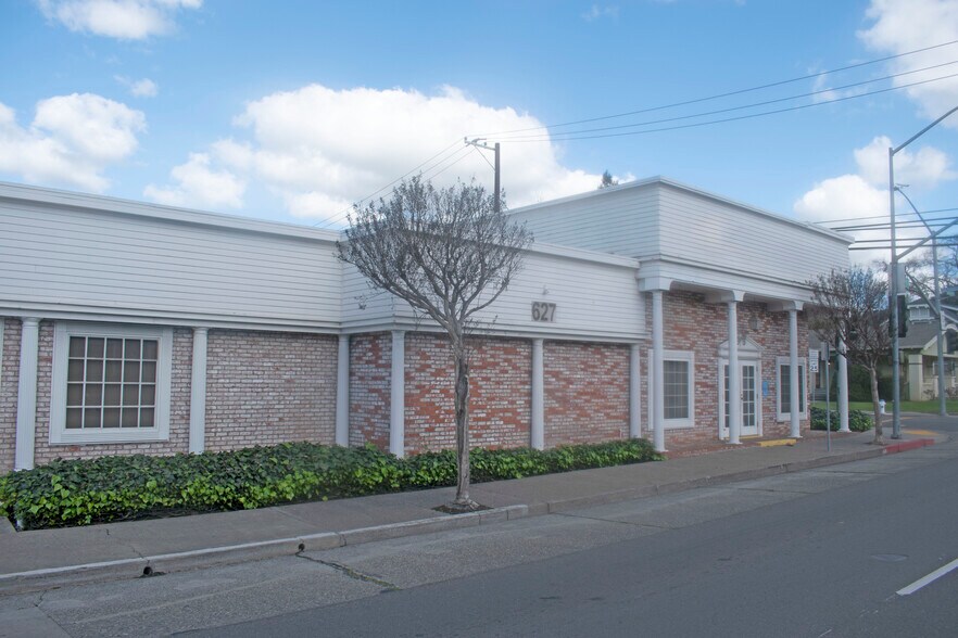More Photos Of 627 College Ave, Santa Rosa Office For Sale