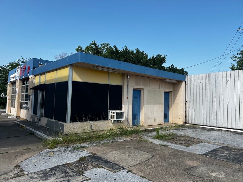 More Photos Of 1200 E Mulberry St, Angleton Auto Repair For Sale