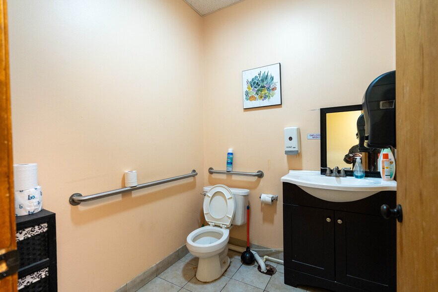 More Photos Of 11813 W 77th St, Lenexa Office For Sale