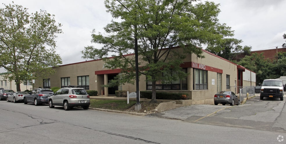 Primary Photo Of 1600 Shames Dr, Westbury Manufacturing For Lease