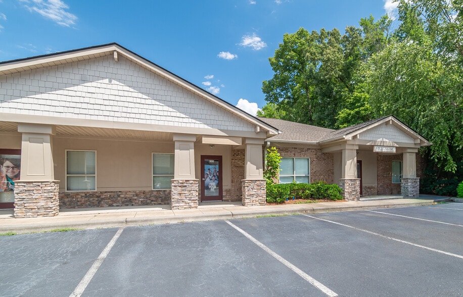 More Photos Of 6917 Shannon Willow Rd, Charlotte Office For Sale