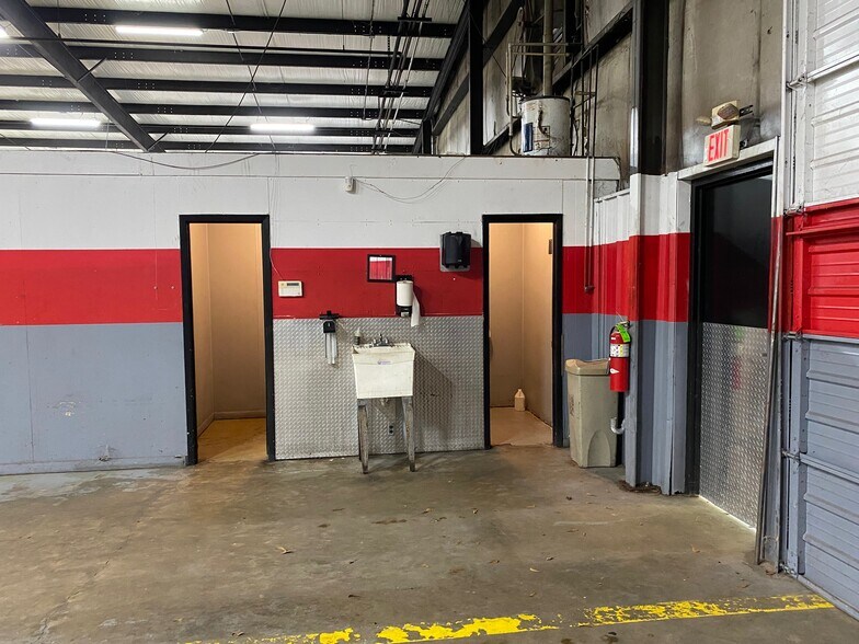More Photos Of 407 S Eason Blvd, Tupelo Warehouse For Sale