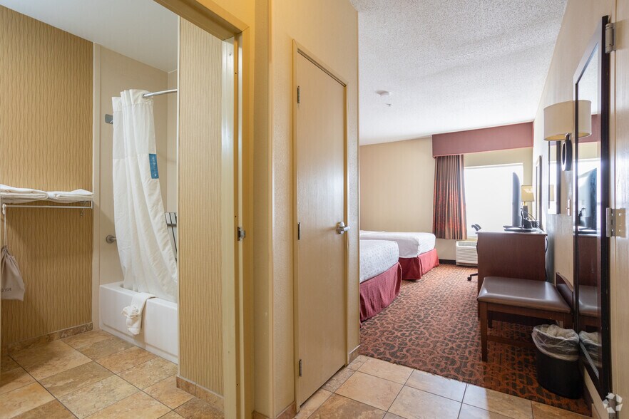 More Photos Of 1150 Riverside Dr, Battle Creek Hotel For Sale