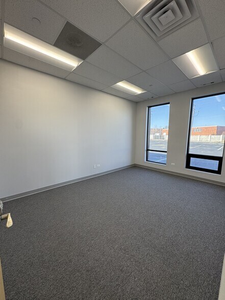 More Photos Of 1000 Lively Blvd, Elk Grove Village Warehouse For Lease