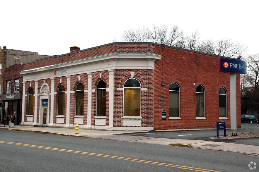 More Photos Of 424-426 Broad St, Bloomfield Bank For Lease