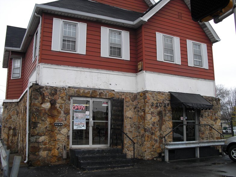 More Photos Of 2202 N Illinois St, Indianapolis Storefront Retail Office For Lease