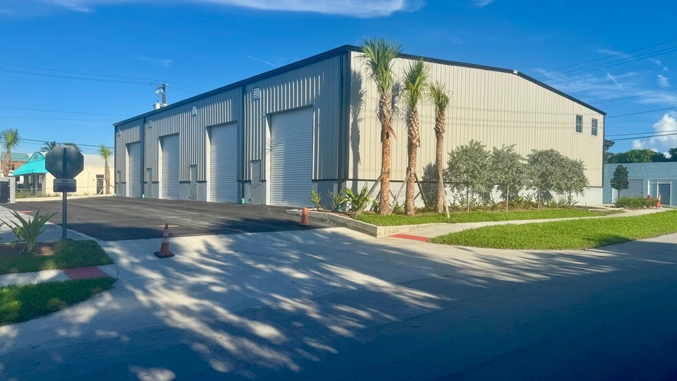 More Photos Of 301 Florida Ave, Fort Pierce Flex For Sale