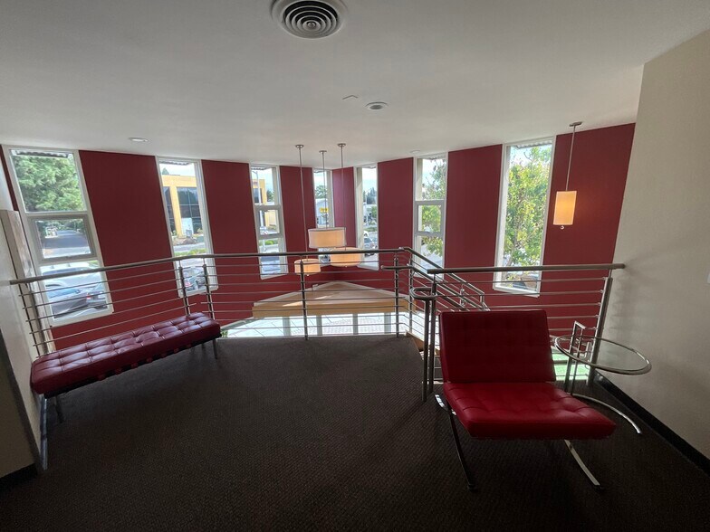 More Photos Of 825 San Antonio Rd, Palo Alto Office For Sale