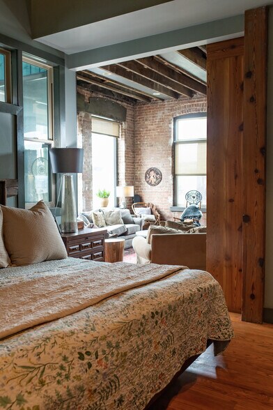 More Photos Of 112 18th St N, Birmingham Storefront For Sale