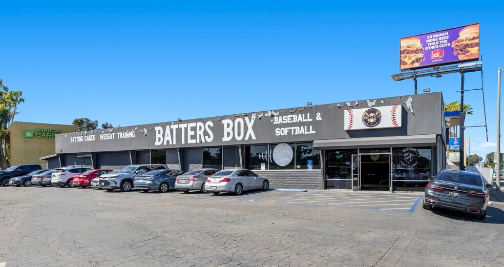 More Photos Of 3601 Sports Arena Blvd, San Diego Freestanding For Sale