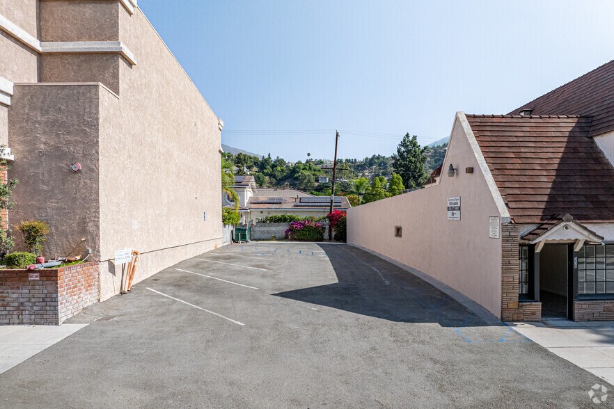 More Photos Of 319-323 E Foothill Blvd, Arcadia Office For Lease