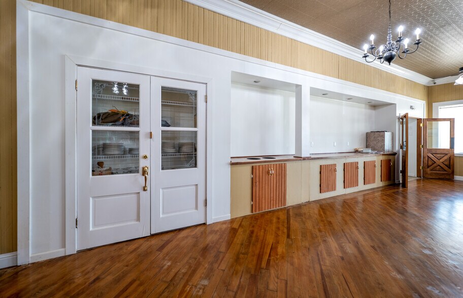 More Photos Of 4634 Highway 185, New Haven Freestanding For Sale