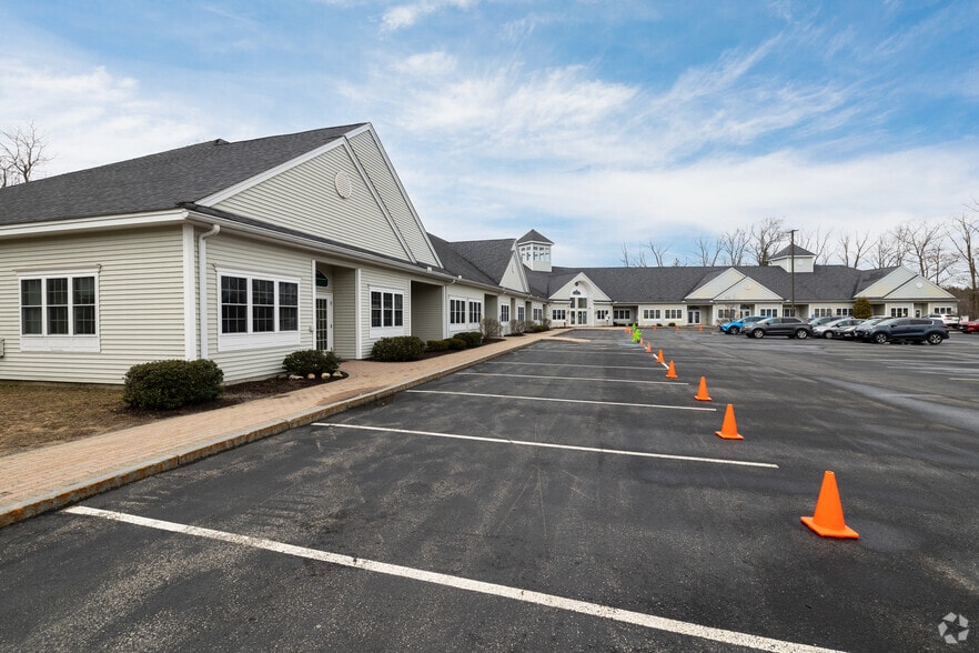 More Photos Of 1 Commons Dr, Londonderry Medical For Lease