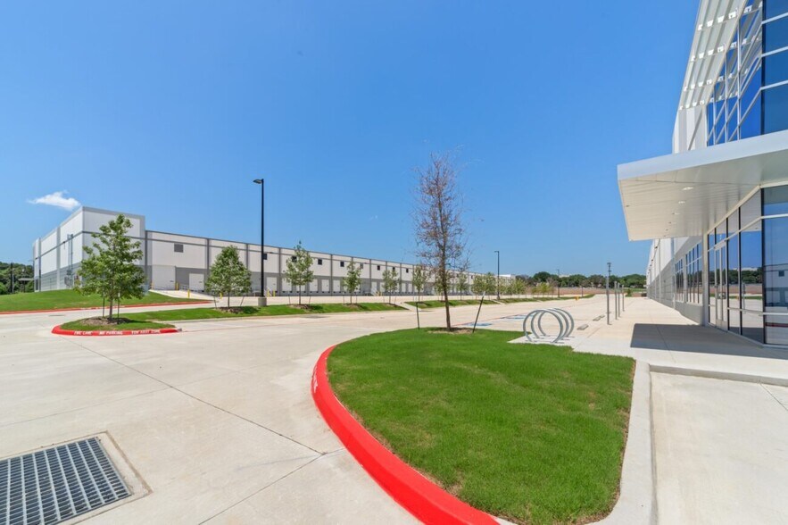 More Photos Of West Avenue and Wurzbach Parkway, San Antonio Unknown For Lease