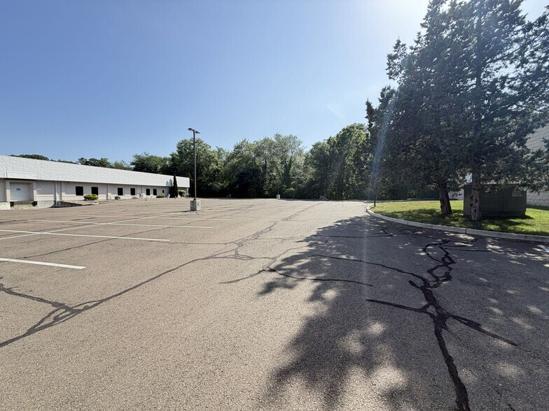 More Photos Of 20 Commercial St, Branford Research And Development For Lease