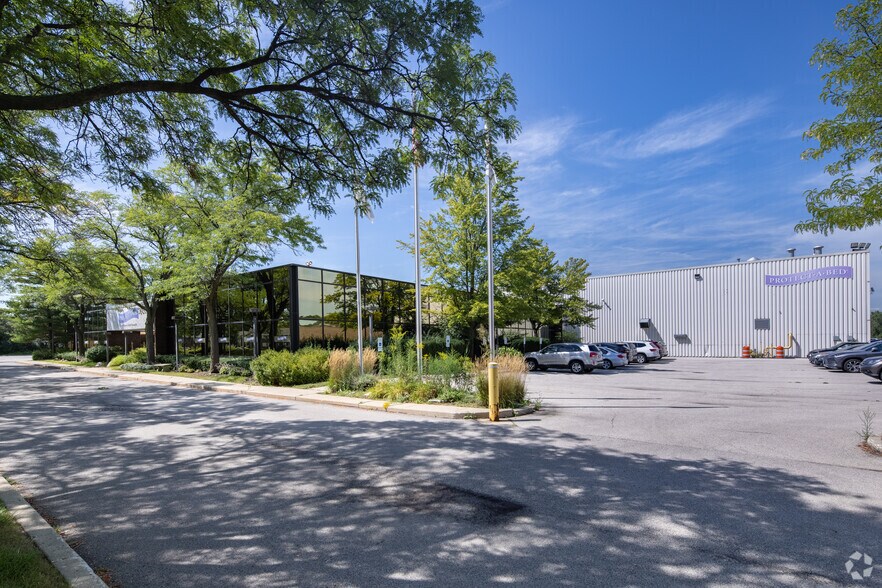 More Photos Of 1500 S Wolf Rd, Wheeling Warehouse For Lease