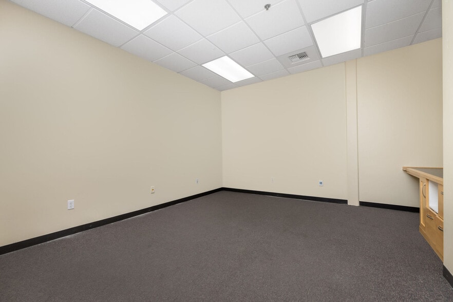 More Photos Of 345 Crown Point Cir, Grass Valley Flex For Lease