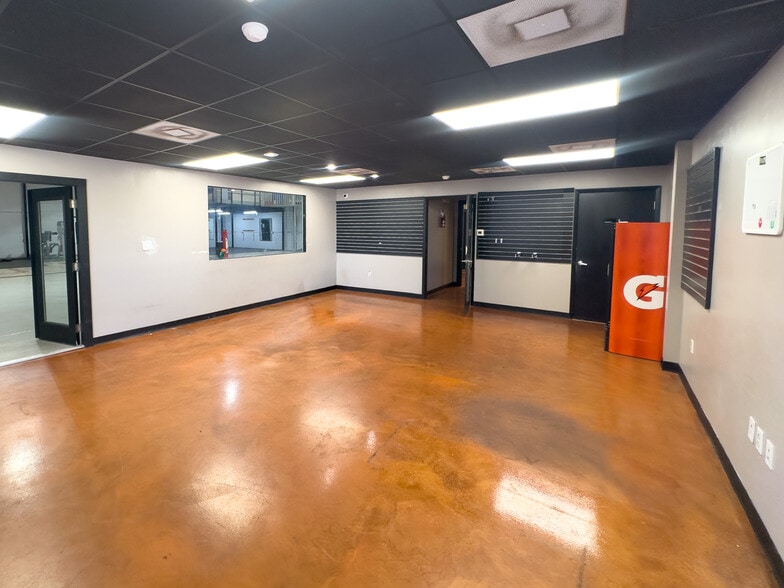 More Photos Of 2315 E 3rd Ave, Tampa Warehouse For Lease